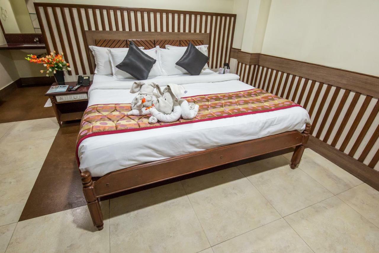 Hotel Aryaas Palayankottai Экстерьер фото
