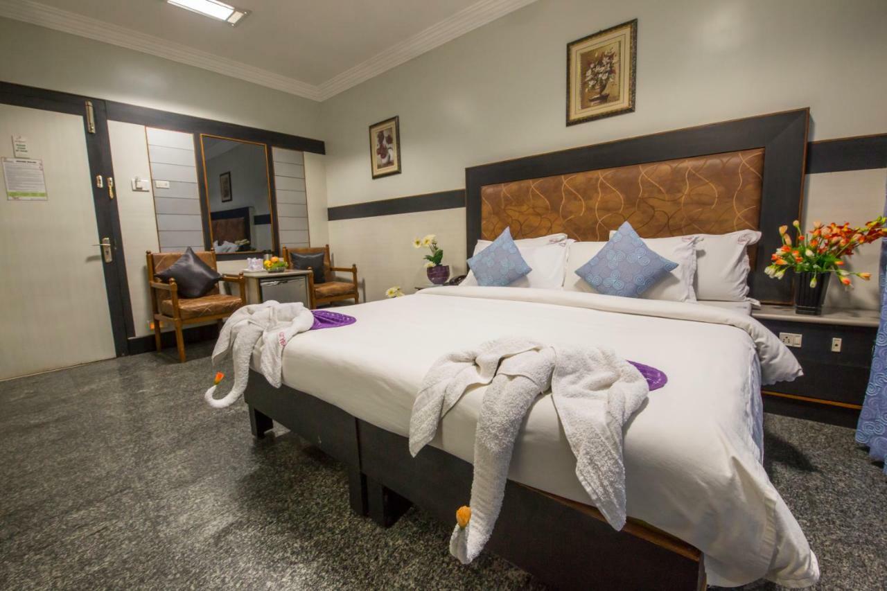 Hotel Aryaas Palayankottai Экстерьер фото
