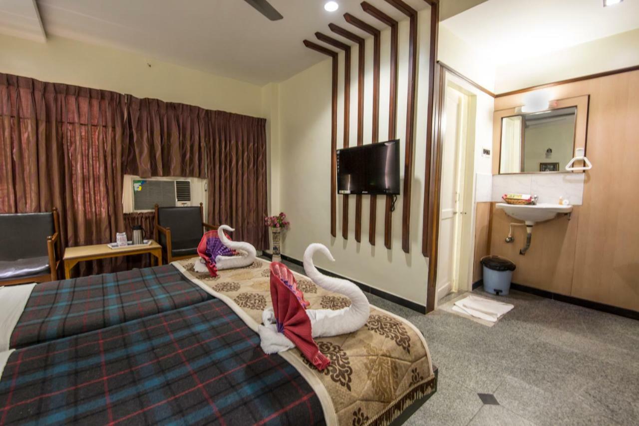 Hotel Aryaas Palayankottai Экстерьер фото