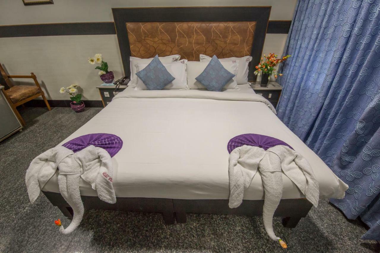 Hotel Aryaas Palayankottai Экстерьер фото